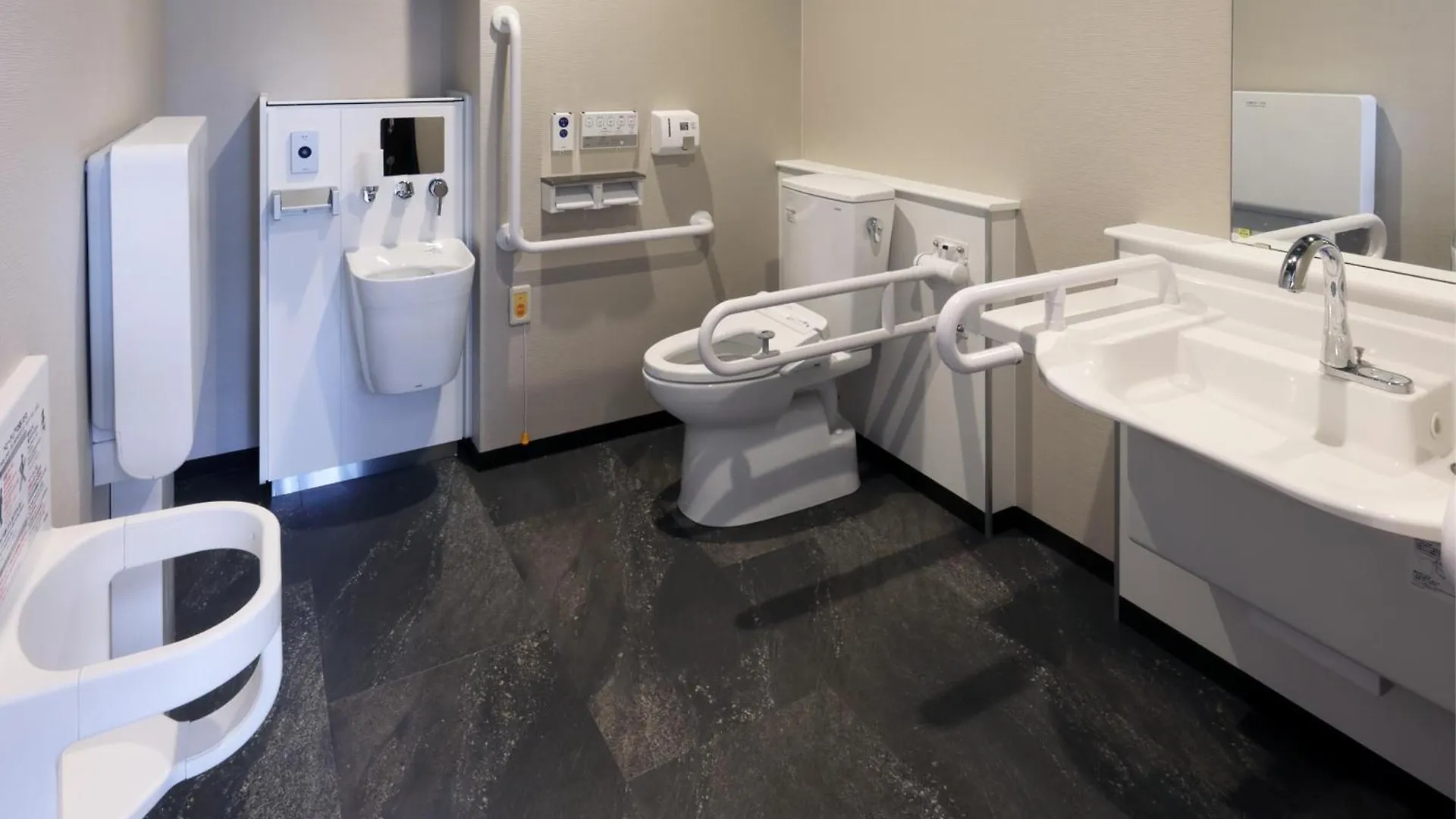Hotel Sui Kobe Sannomiya By Abest 3*,  Japan